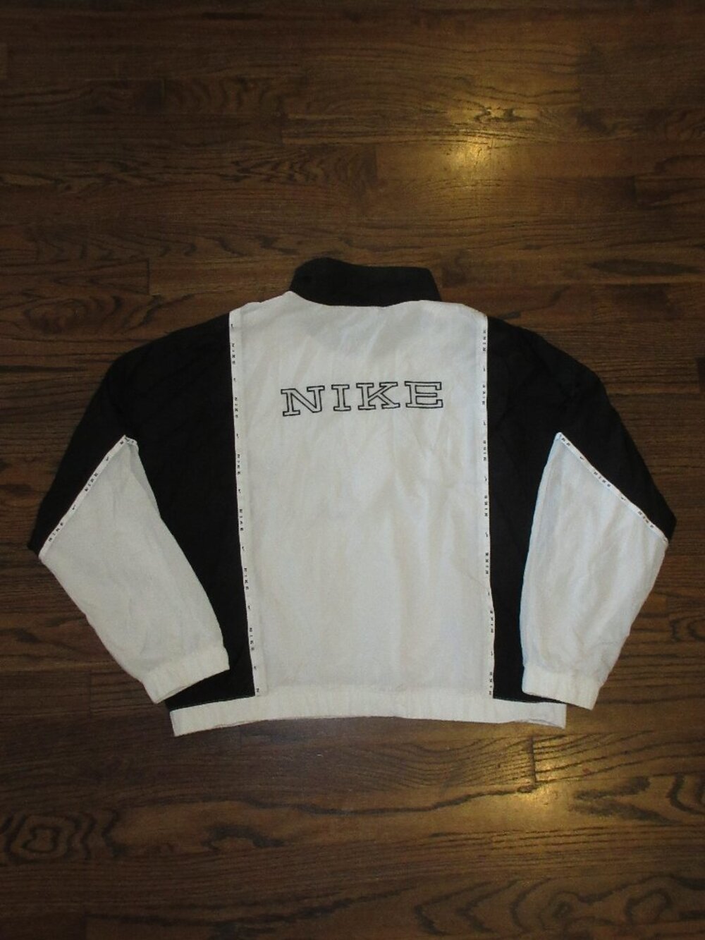 Nike Black/White Lightweight Woven Jacket Size M